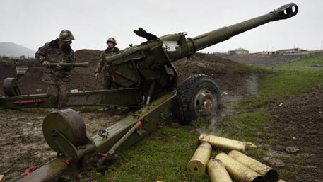 Залпы из всех орудий: кому выгодна война в Нагорном Карабахе