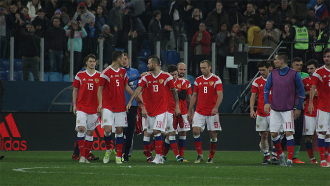 Чемпионат мира по футболу в России предложили провести без хозяев