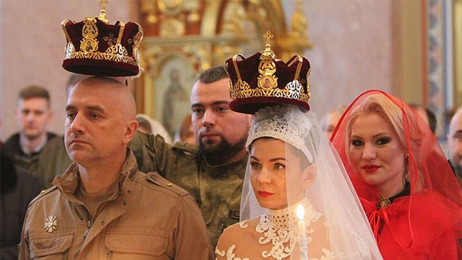 Захар Прилепин обвенчался с супругой в ДНР
