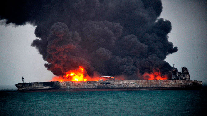 У берегов Китая на нефтяном танкере прогремел взрыв