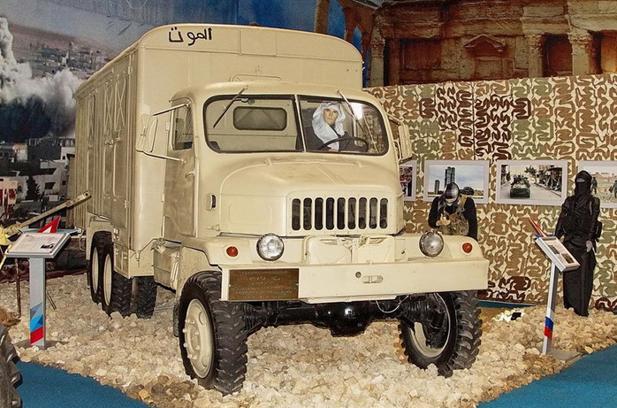 Фургон, принадлежащий боевикам, теперь экспонат выставки трофейного вооружения в парке «Патриот».