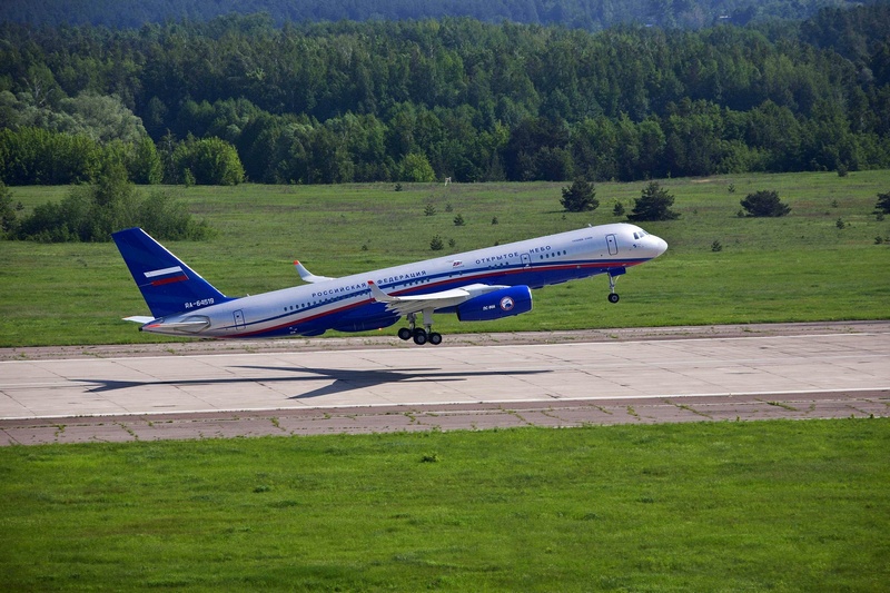 Российским авиаторам недавно поступили Ту-214ОН.