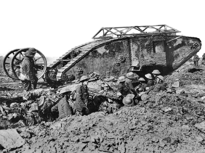 Британский танк Mark I во время битвы при Сомме