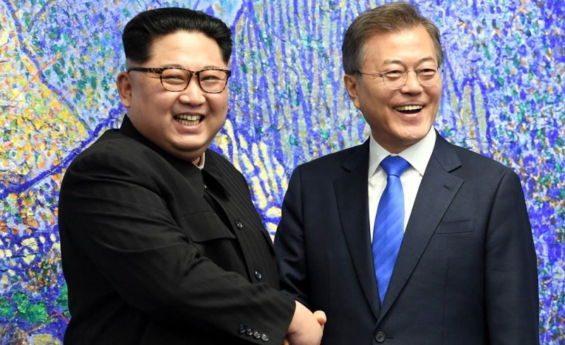 Во время встречи лидеров Северной и Южной Корей.