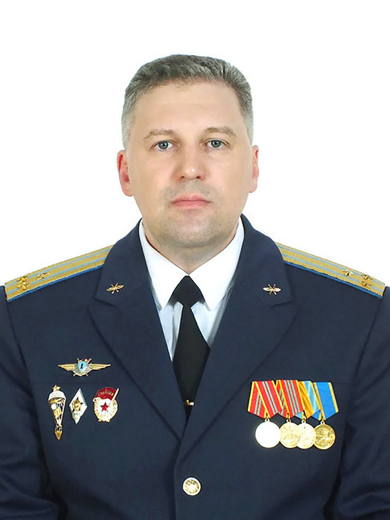 Командир истребительного авиационного полка гвардии полковник Евгений Аверьянов.