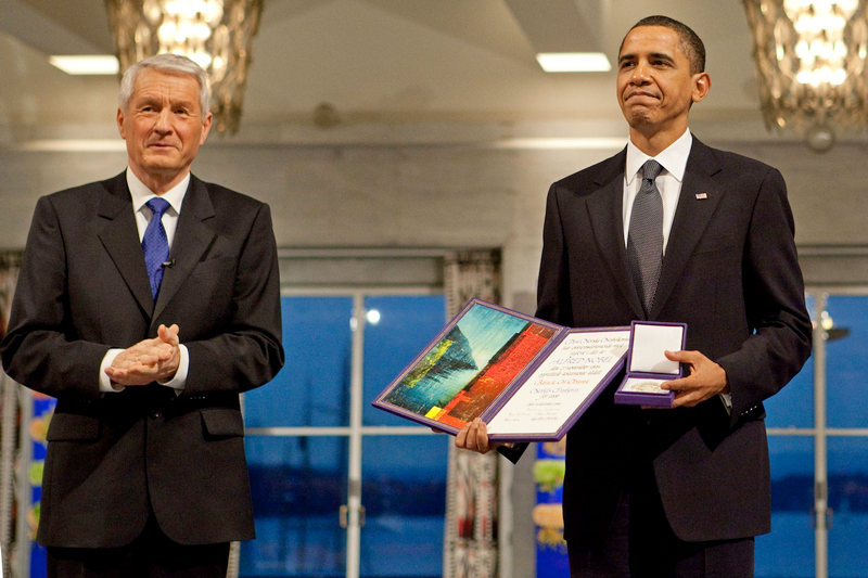 Премия мира за 2009 год присуждена Бараку Обаме.