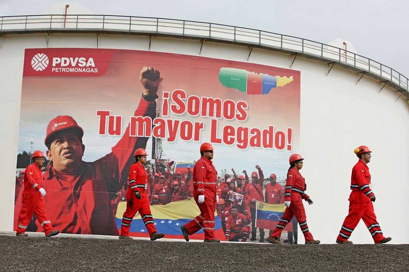 Уго Чавес поставил разработку нефти под государственный контроль.