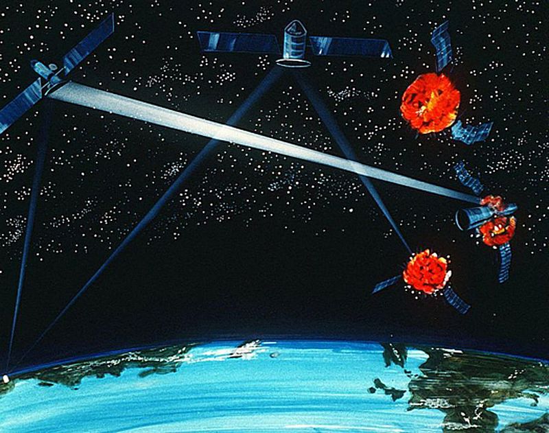 Концептуальный рисунок действия лазерного оружия космического базирования.