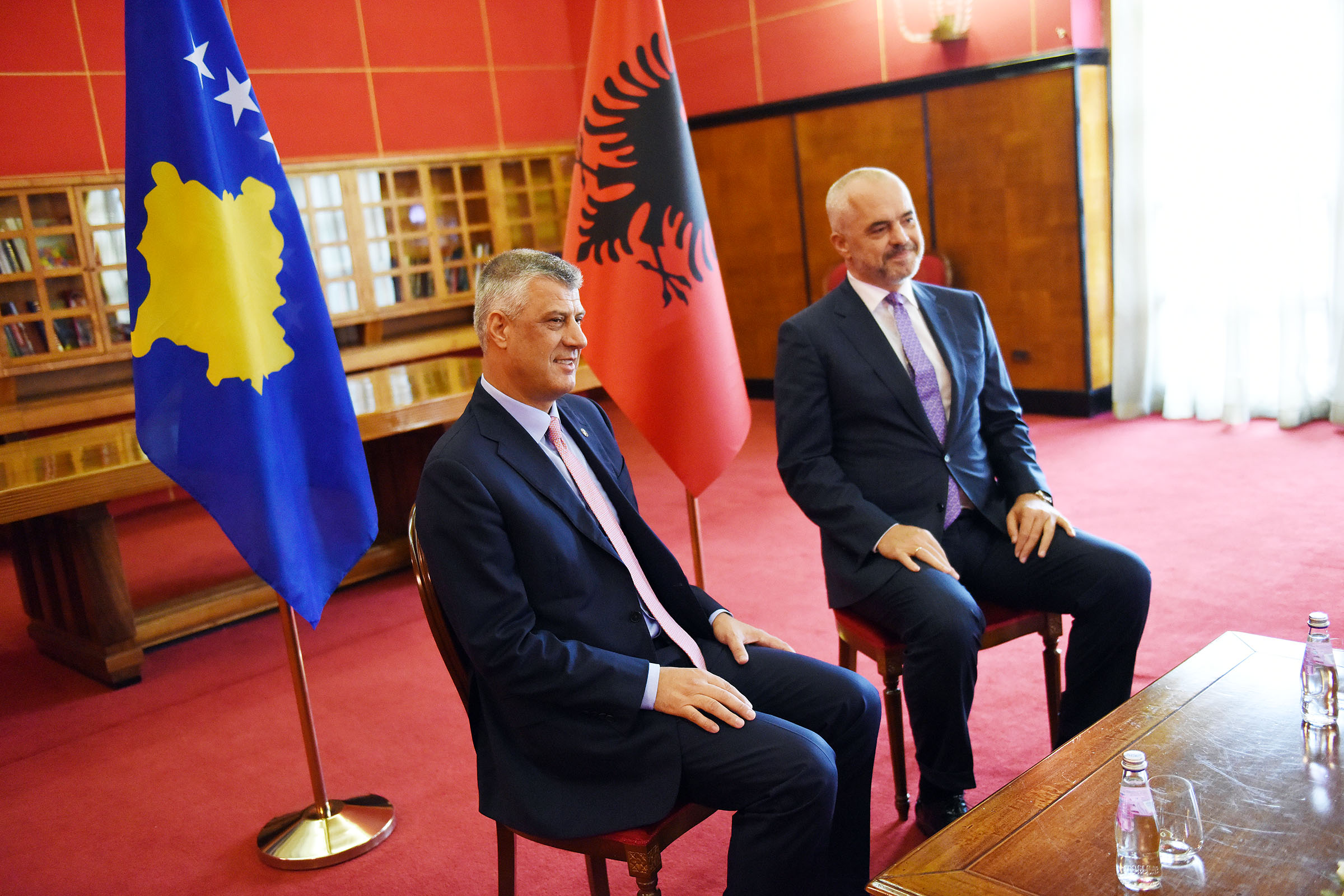Президент косоваров Хашим Тачи и премьер-министр Албании Эди Рама.