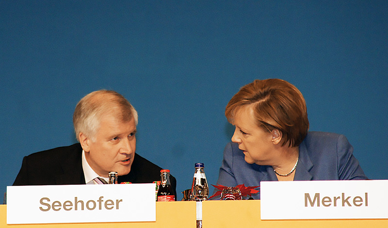 Немецкий канцлер Ангела Меркель и глава МВД Хорст Зеехофер.