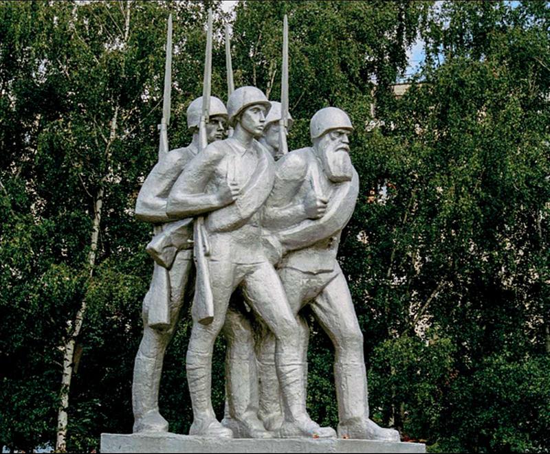 Памятник «Ополченцы» работы скульптора О.С. Кирюхина и архитектора А.П. Ершова.