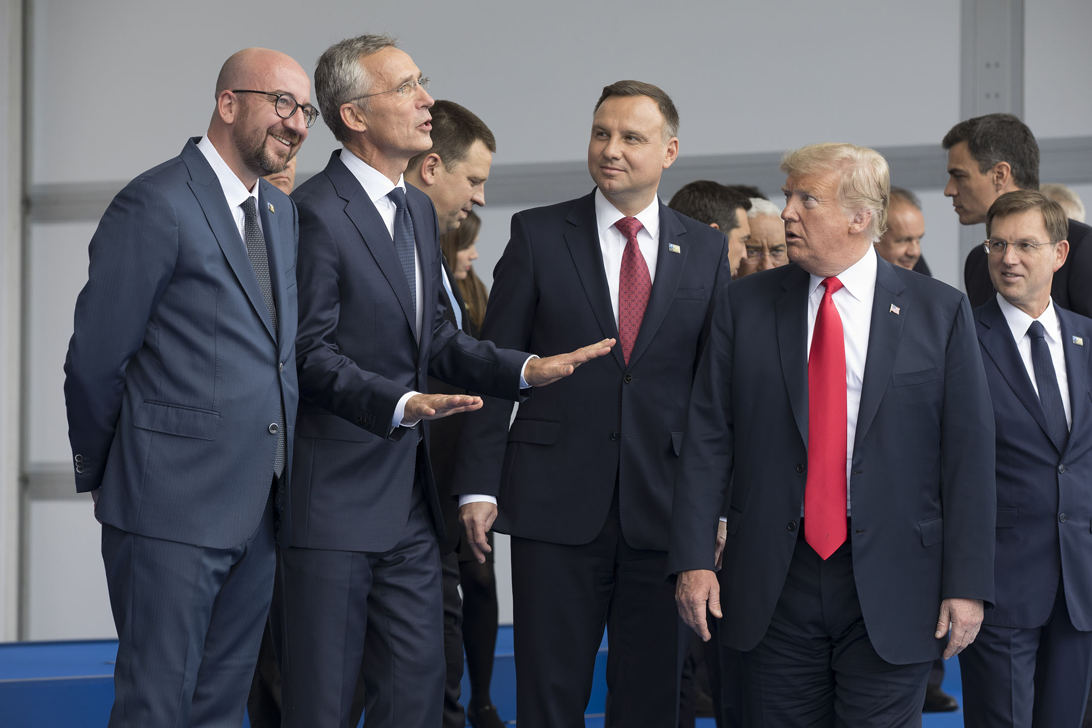 Президент США Дональд Трамп с участниками саммита.