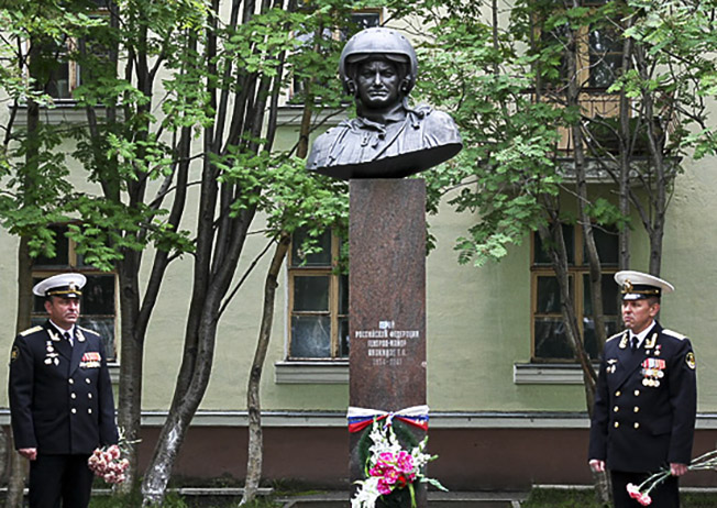 В Североморске увековечили память о Герое Российской Федерации генерал-майоре Тимуре Апакидзе.