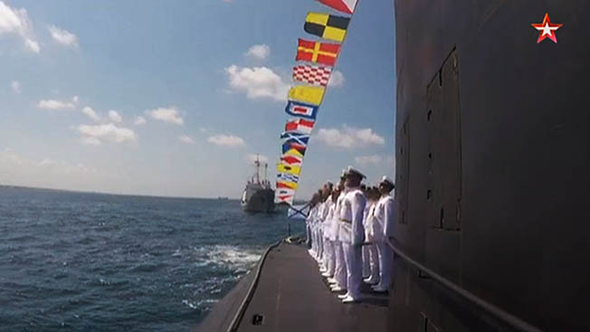 Корабли ВМФ России провели морской парад в Сирии