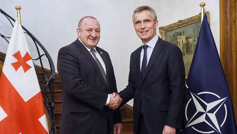 Президент Грузии Георгий Маргвелашвили и генсек НАТО Йенс Столтенберг в марте 2018 года