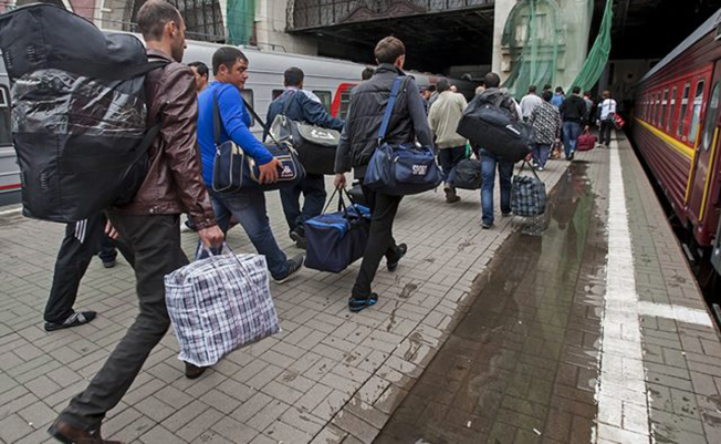 Миллионы украинцев едут на заработки в Россию.