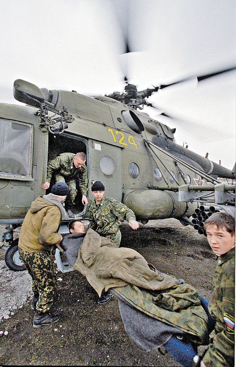 В Чечне благодаря рабочим лошадкам Ми-8 удавалось довезти раненых до госпиталей.