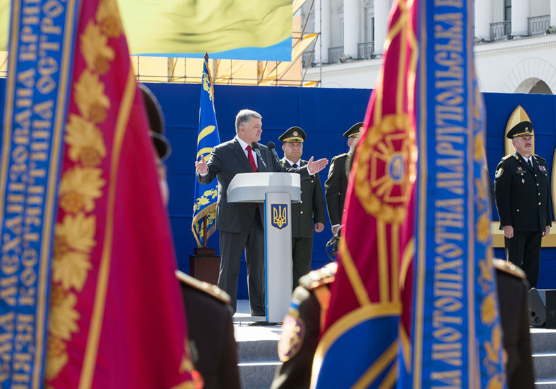 Петр Порошенко на параде в День независимости Украины.