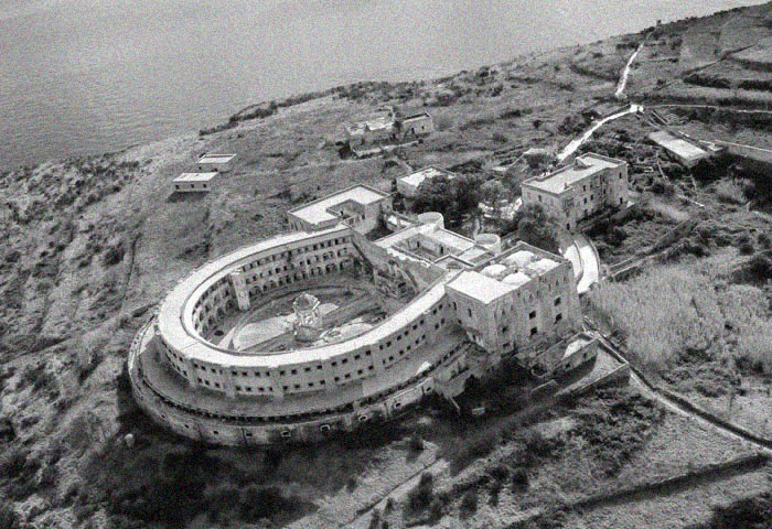 Тюрьма на острове Санто-Стефано.