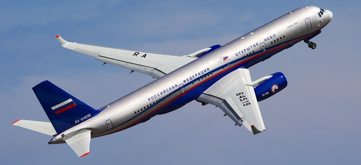 Российский самолет Ту-214ОН.