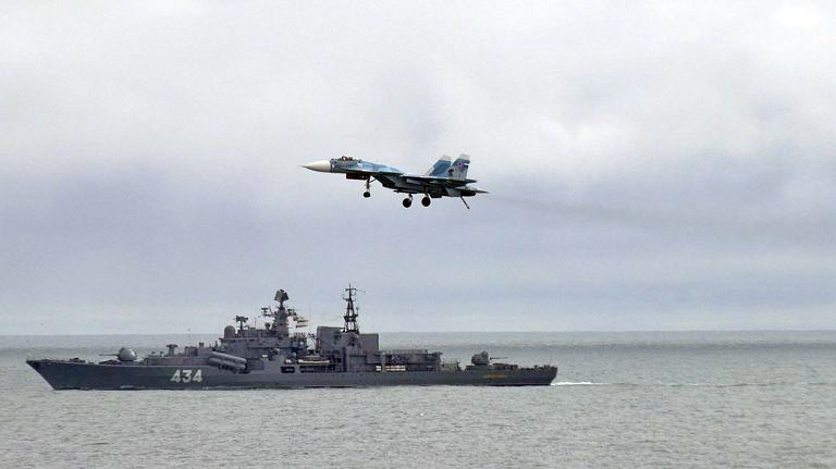 Учения по взаимодействию сил российского ВМФ и ВКС.