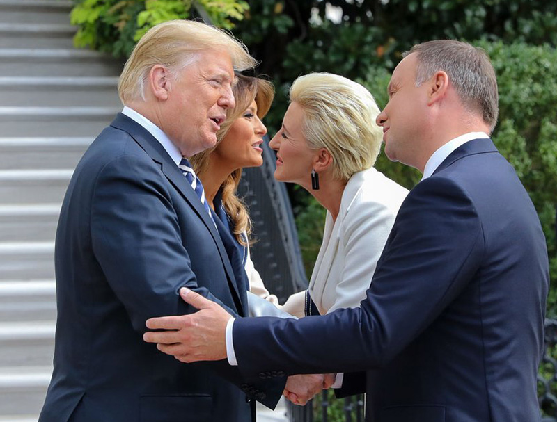 Польша готова всегда и всем. Трамп «поднял брови и заулыбался».