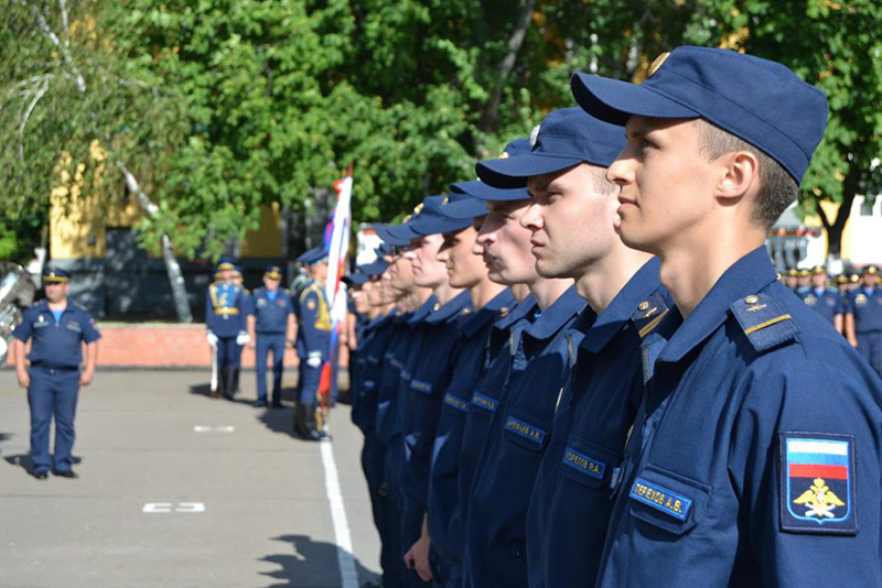 Присвоение звание лейтенантов операторам научной роты Военно-воздушных сил.