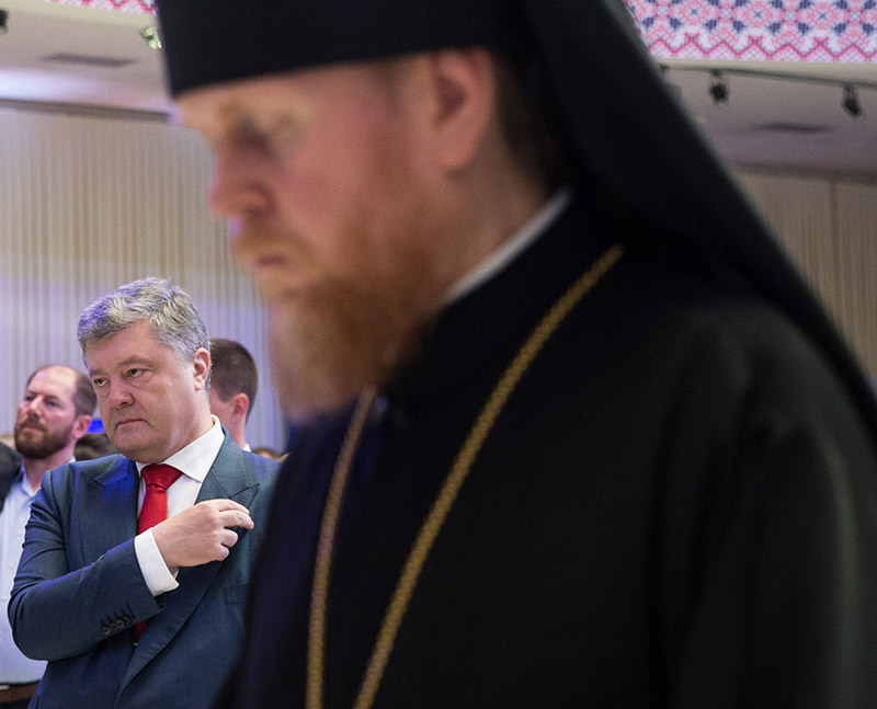 Петр Порошенко - не первый изменник православной вере и братству по крови...