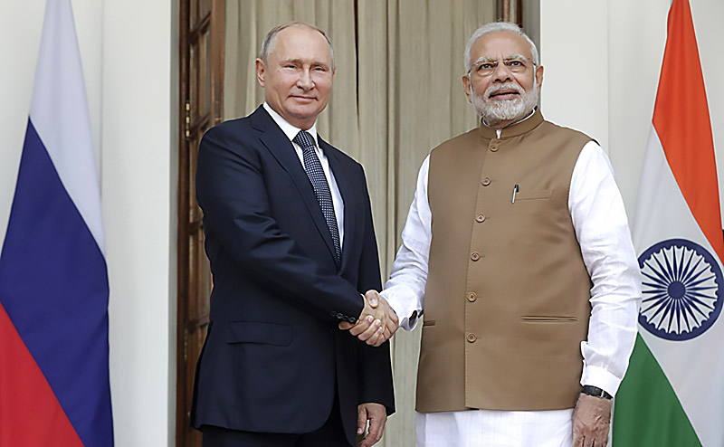 Контракт на поставку С-400 подписан во время визита в столицу Индии президента РФ Владимира Путина.