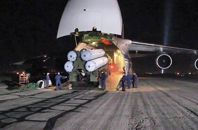 Зенитно-ракетные комплексы С-300, доставленные в Сирийскую Арабскую республику самолетом Ан-124-100 «Руслан».