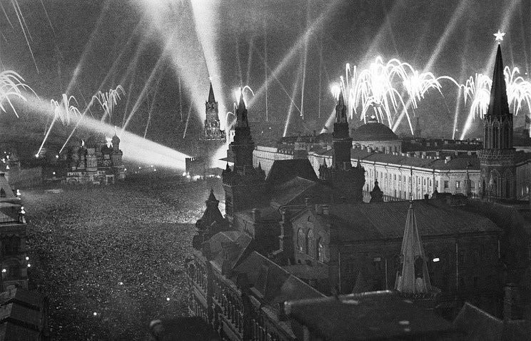 Первый артиллерийский салют состоялся в Москве 5 августа 1943 г.