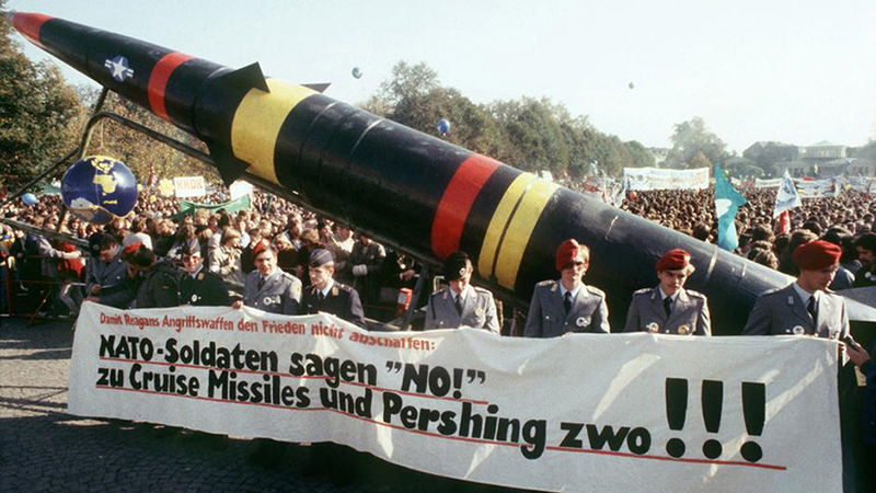 Массовые протесты немцев в октябре 1983 против размещения на их земле американских ракет «Першинг».