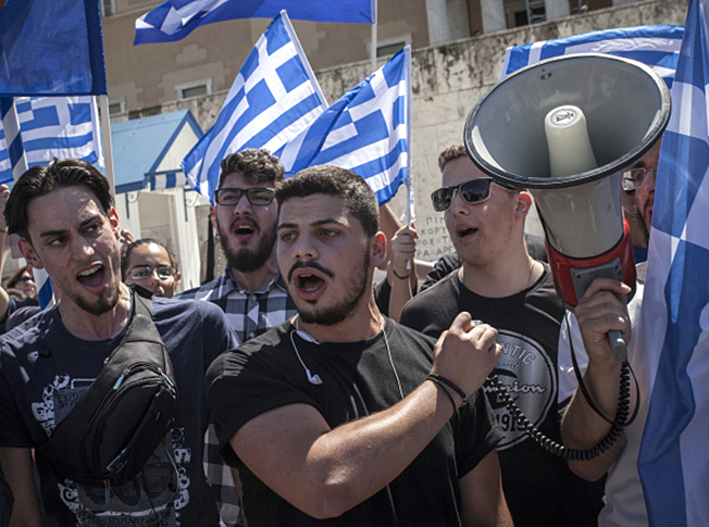 Греки протестуют против баз США и НАТО.