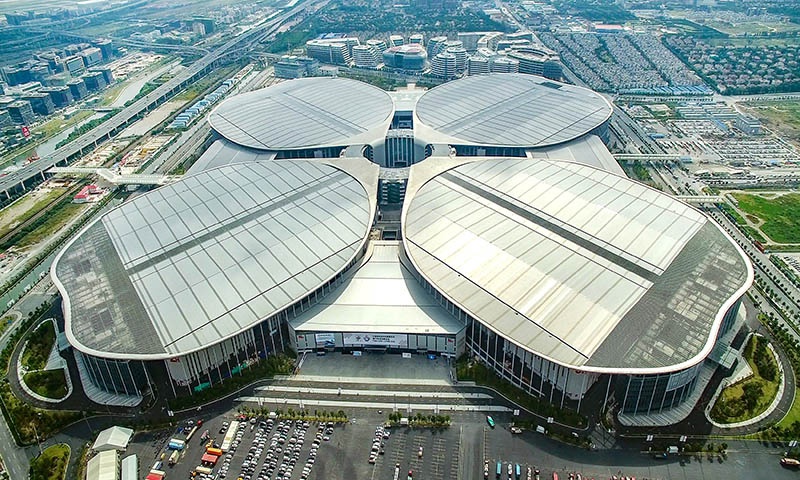 Китайская международная импортная выставка проходит в Национальном выставочном центре в Шанхае.