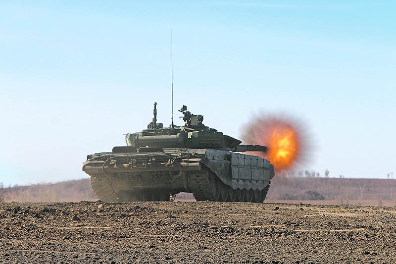 На вооружении ДВОКУ есть самая современная техника. Модернизированный Т-72Б.