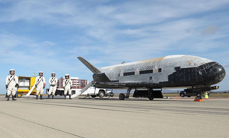 Американский многоразовый орбитальный самолет Boeing X-37.