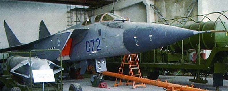 МиГ-31 и ракета 79М6 «Контакт».