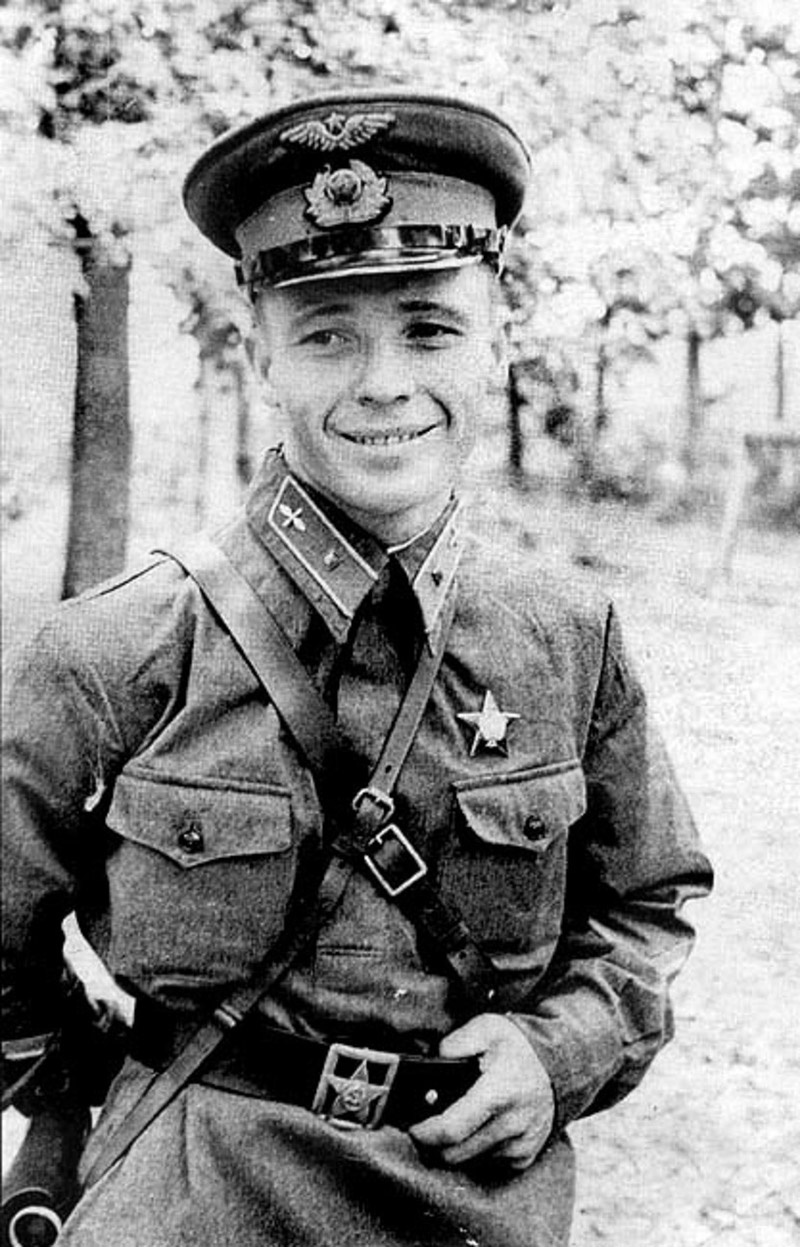 Младший лейтенант Виктор Талалихин.