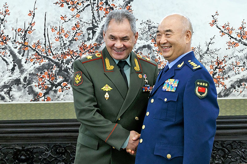 Министр обороны России С. Шойгу во время своего визита в Китай в апреле этого года.