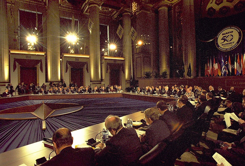 24 апреля 1999 года на саммите Североатлантического альянса по сути дела был анонсирован неограниченный прием в НАТО.
