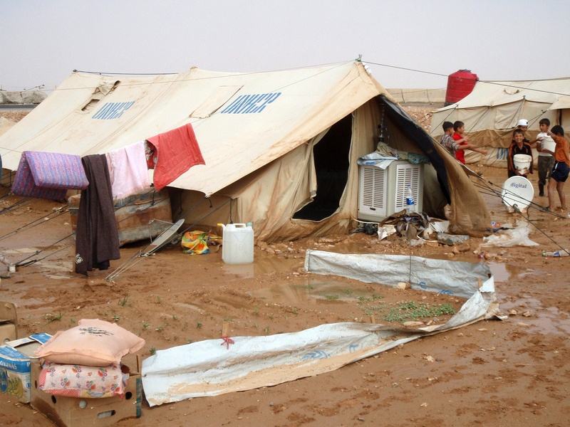 Лагерь беженцев находится в ужасающем состоянии.