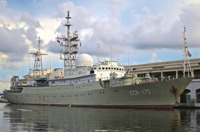 Разведывательный корабль Северного флота ВМФ России ССВ-175 «Виктор Леонов».