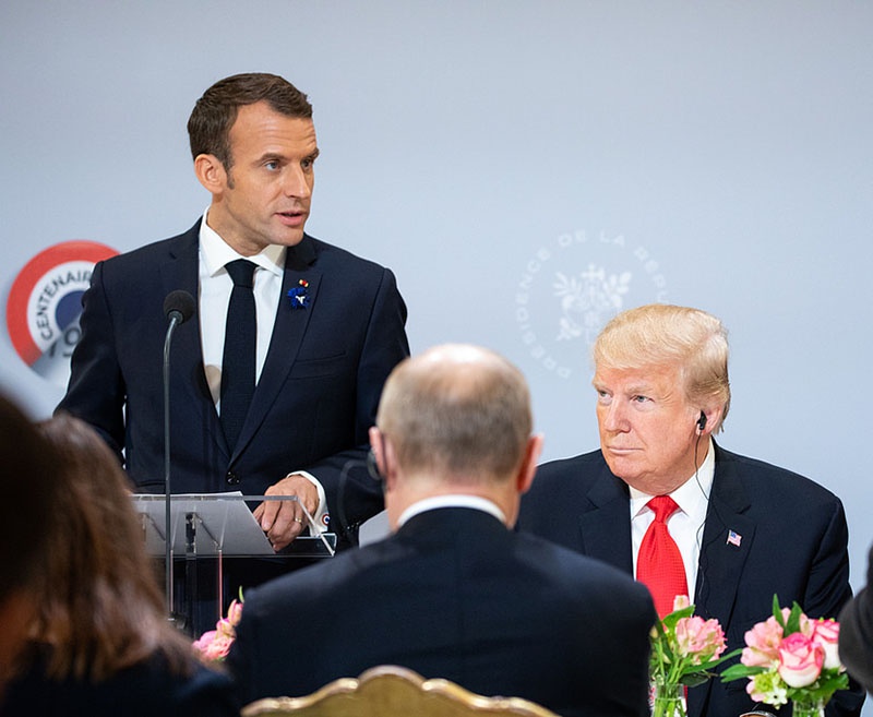 Конфликт между французским президентом Эмманюэлем Макроном и его американским коллегой Дональдом Трампом.