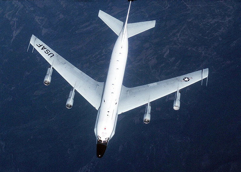 Самолёт радиоэлектронной разведки военно-воздушных сил США Boeing RC-135V.