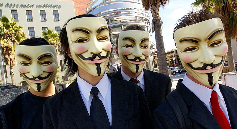 Хакеры из интернет-сообщества «Анонимус» обвинили Лондон в финансировании антироссийской деятельности.
