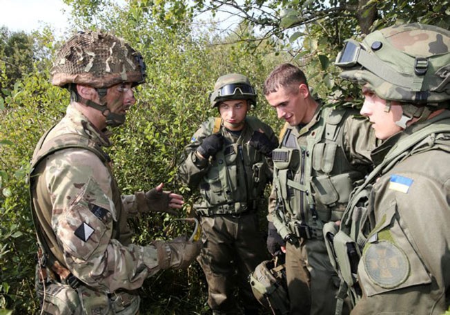 В рамках операции Orbital военнослужащие Её Величества обучают украинских бойцов.