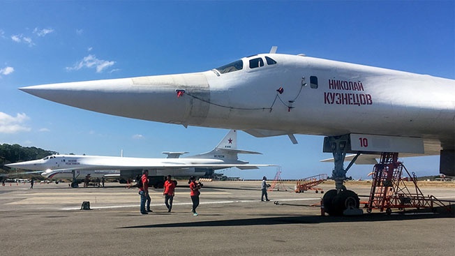 Два «Белых лебедя» на аэродром имени Симона Боливара в Майкетии.