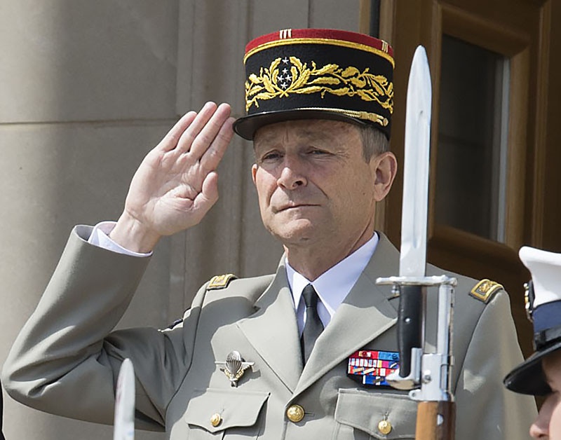 Генерал Пьер де Вилье - новый лидер Франции?