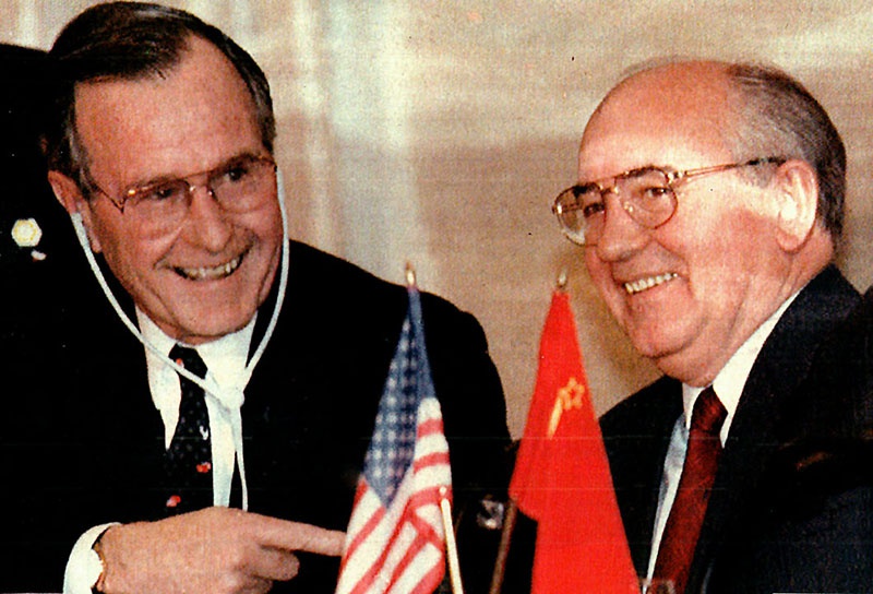 Президент США Джорж Буш-старший и генеральный секретарь ЦК КПСС Михаил  Горбачёв на Мальтийском саммите.