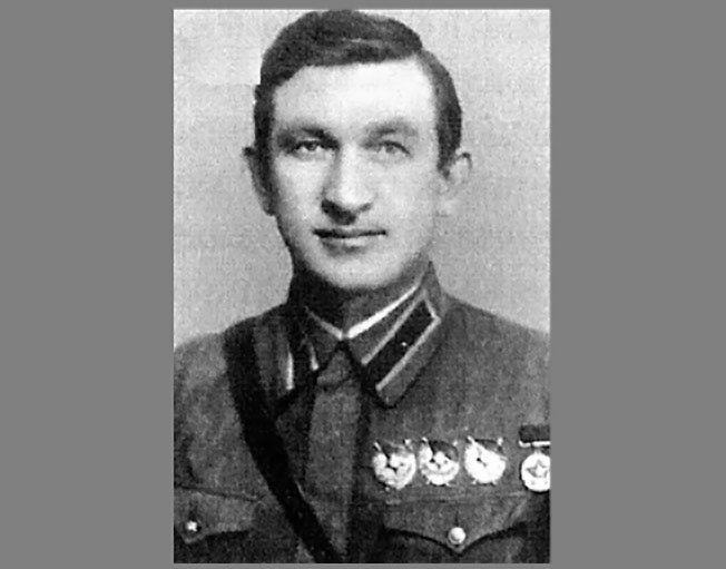 Генерал-майор Дашичев Иван Федорович.